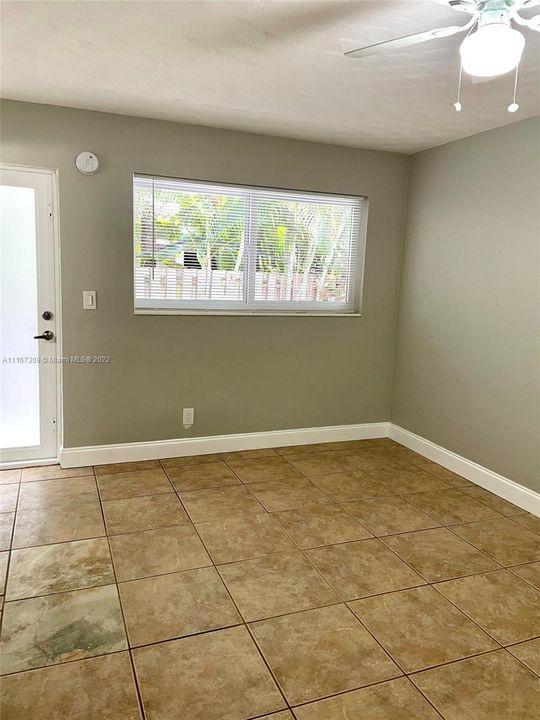 Primary bedroom w/ independent entry