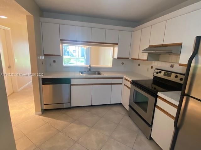 Recently Rented: $2,050 (2 beds, 1 baths, 1020 Square Feet)