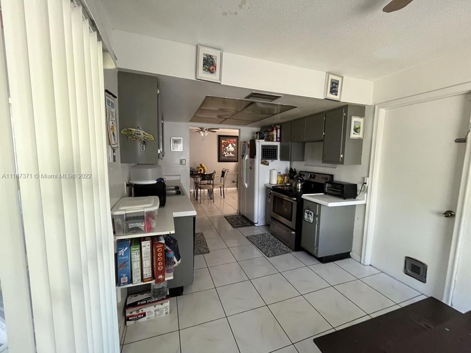 Недавно продано: $390,000 (3 спален, 2 ванн, 1402 Квадратных фут)