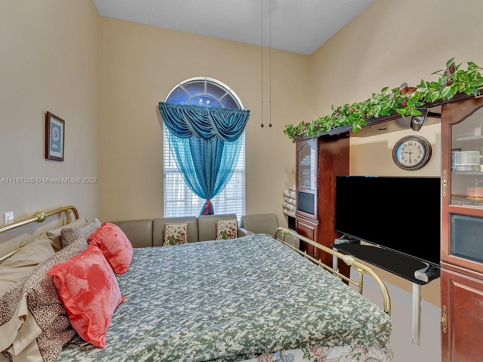Vendido Recientemente: $775,000 (4 camas, 3 baños, 3082 Pies cuadrados)