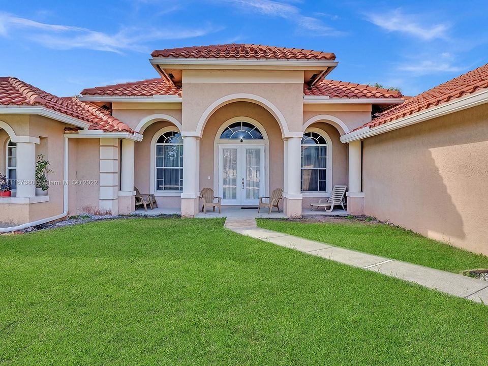 Vendido Recientemente: $775,000 (4 camas, 3 baños, 3082 Pies cuadrados)