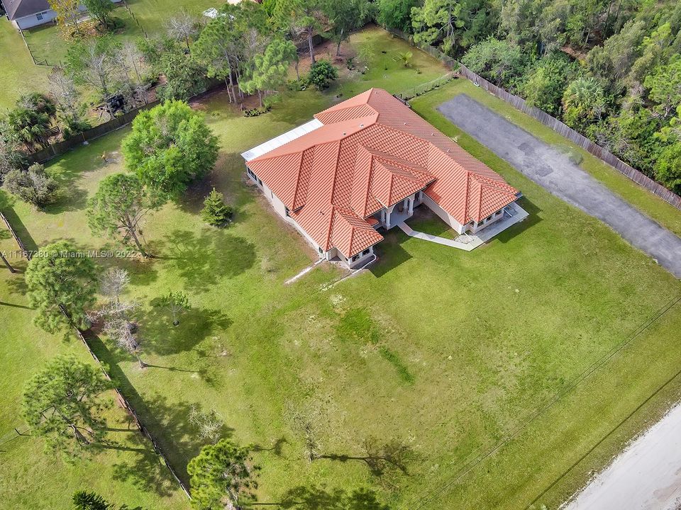 Vendido Recientemente: $775,000 (4 camas, 3 baños, 3082 Pies cuadrados)
