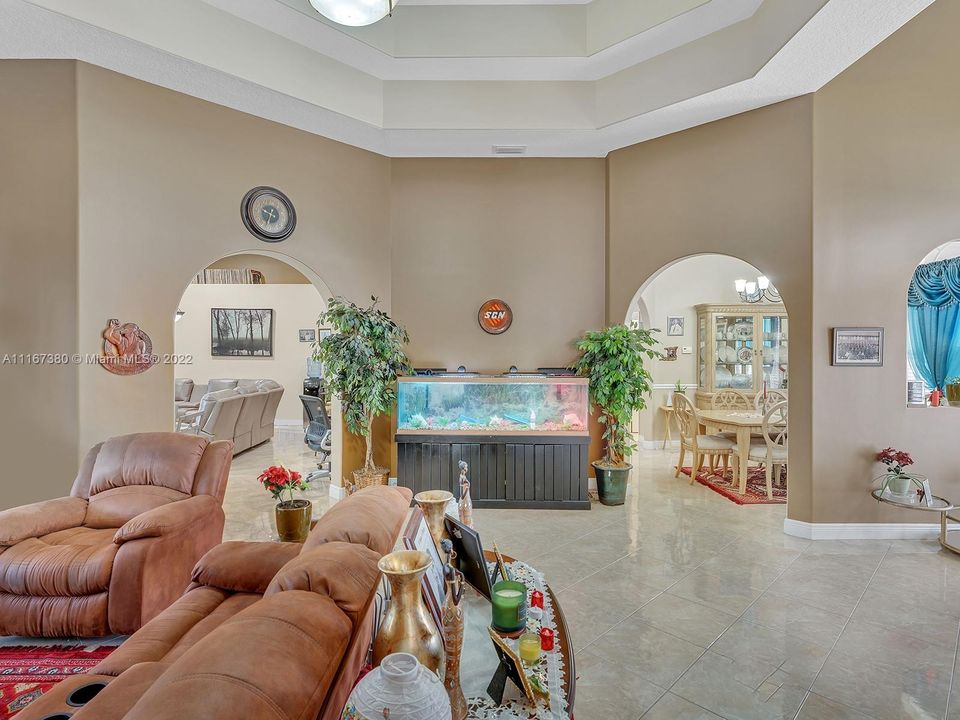 Vendido Recientemente: $775,000 (4 camas, 3 baños, 3082 Pies cuadrados)