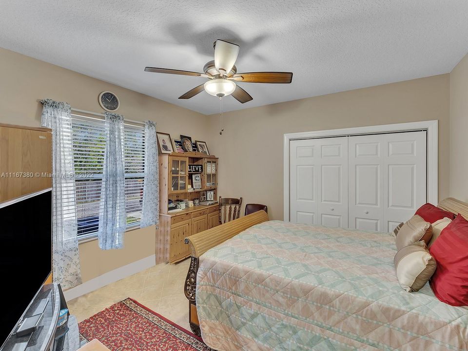 Vendido Recientemente: $775,000 (4 camas, 3 baños, 3082 Pies cuadrados)