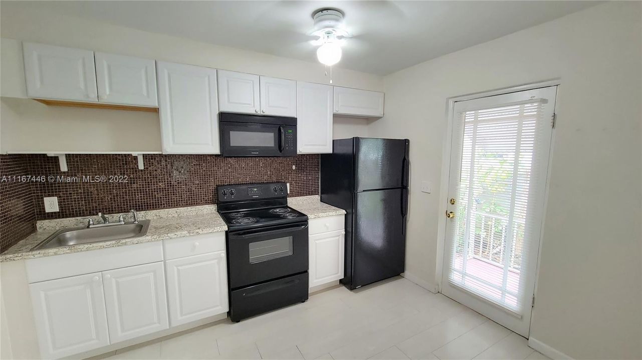 最近租的: $1,500 (1 贝兹, 1 浴室, 400 平方英尺)