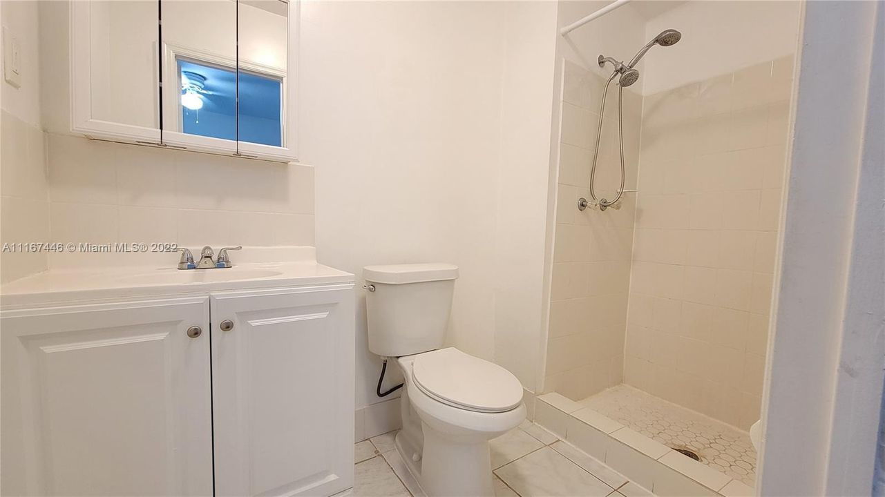 最近租的: $1,500 (1 贝兹, 1 浴室, 400 平方英尺)