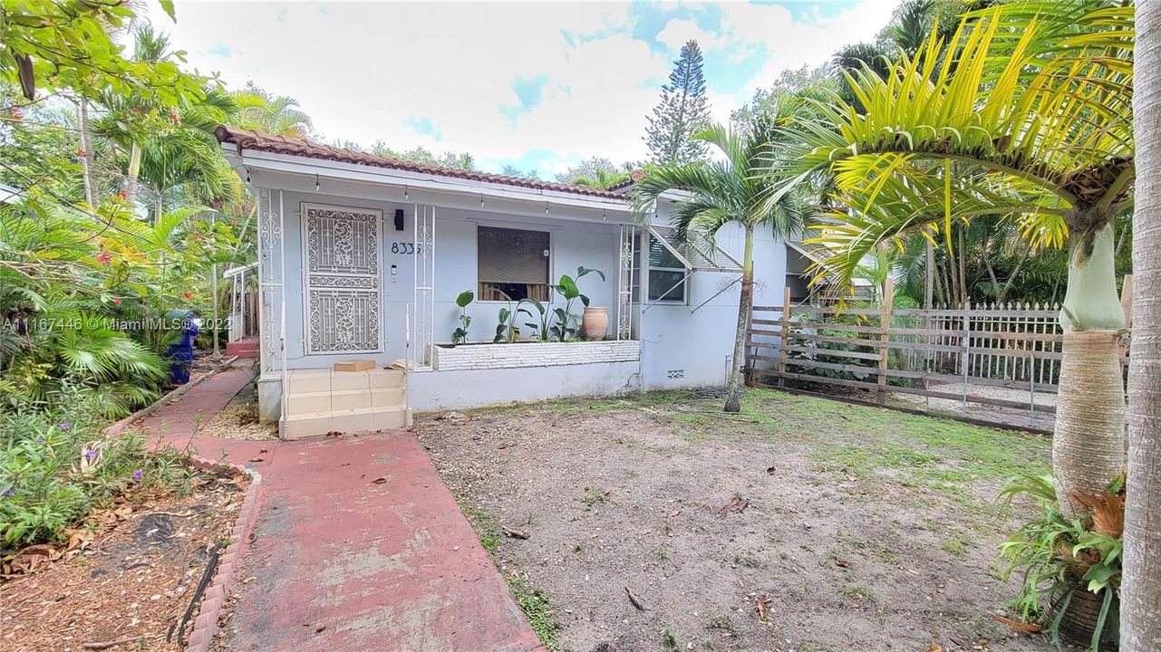 最近租的: $1,500 (1 贝兹, 1 浴室, 400 平方英尺)