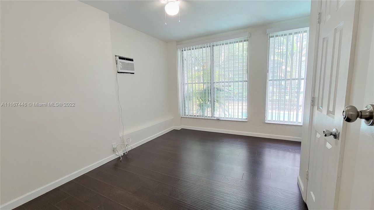 最近租的: $1,500 (1 贝兹, 1 浴室, 400 平方英尺)