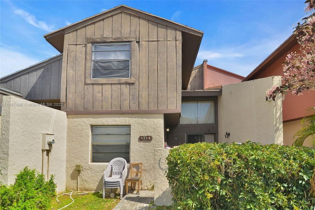 Недавно продано: $299,900 (3 спален, 2 ванн, 1640 Квадратных фут)