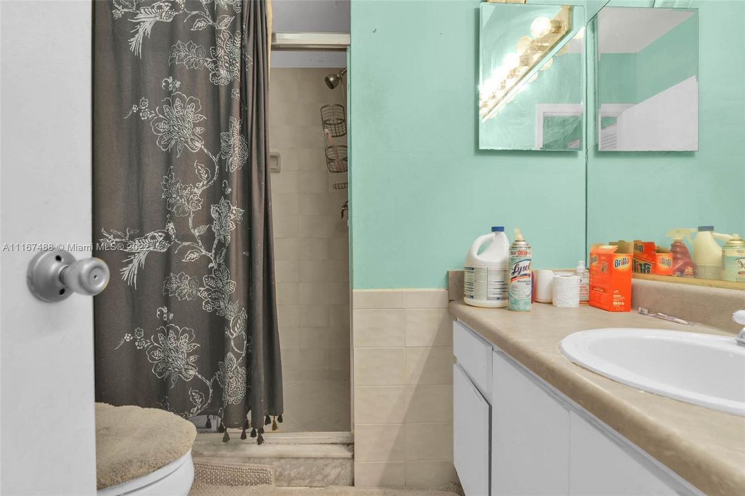 Недавно продано: $299,900 (3 спален, 2 ванн, 1640 Квадратных фут)