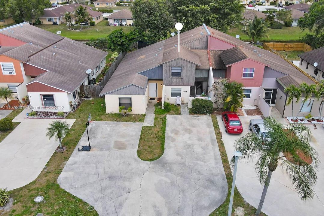 Недавно продано: $299,900 (3 спален, 2 ванн, 1640 Квадратных фут)