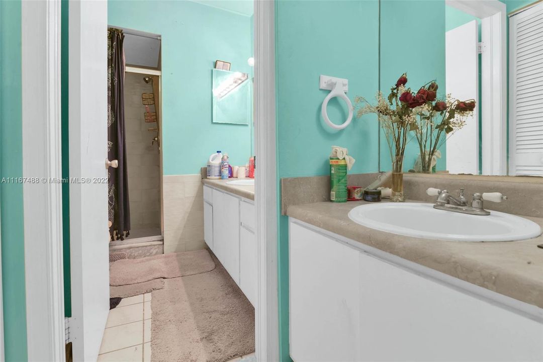 Недавно продано: $299,900 (3 спален, 2 ванн, 1640 Квадратных фут)