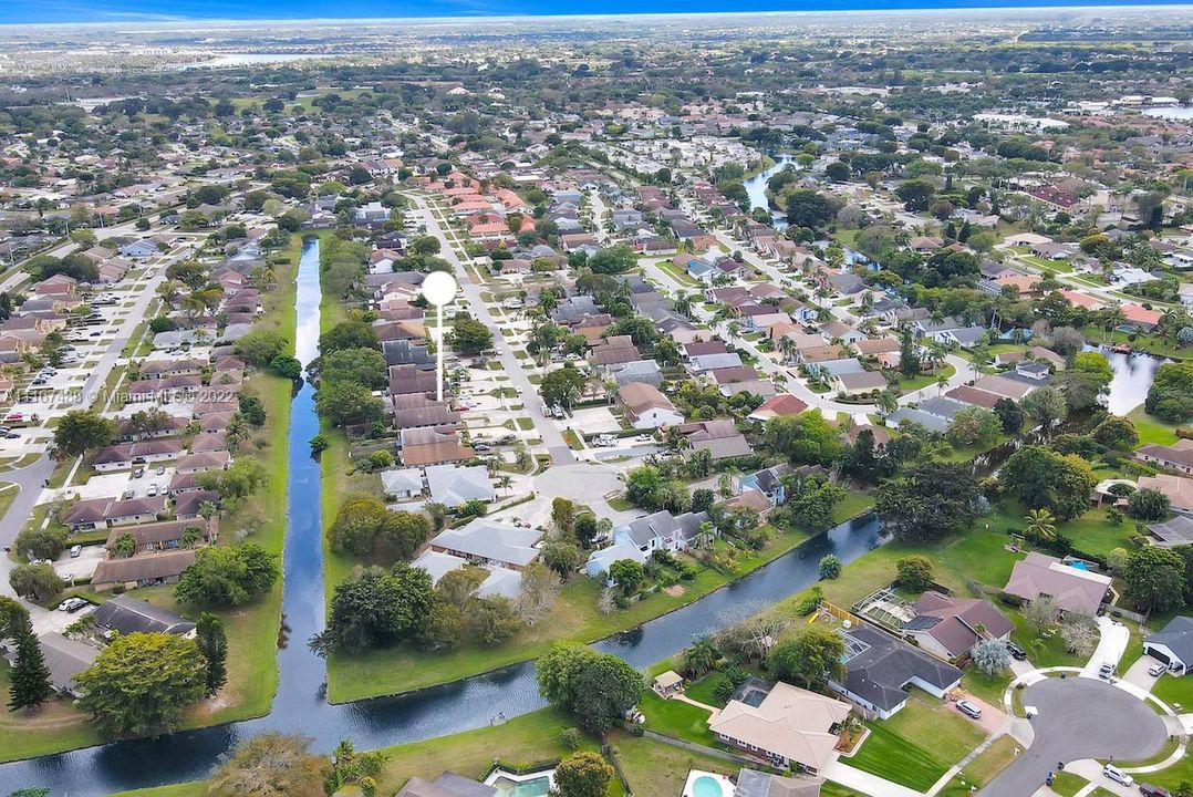 Недавно продано: $299,900 (3 спален, 2 ванн, 1640 Квадратных фут)