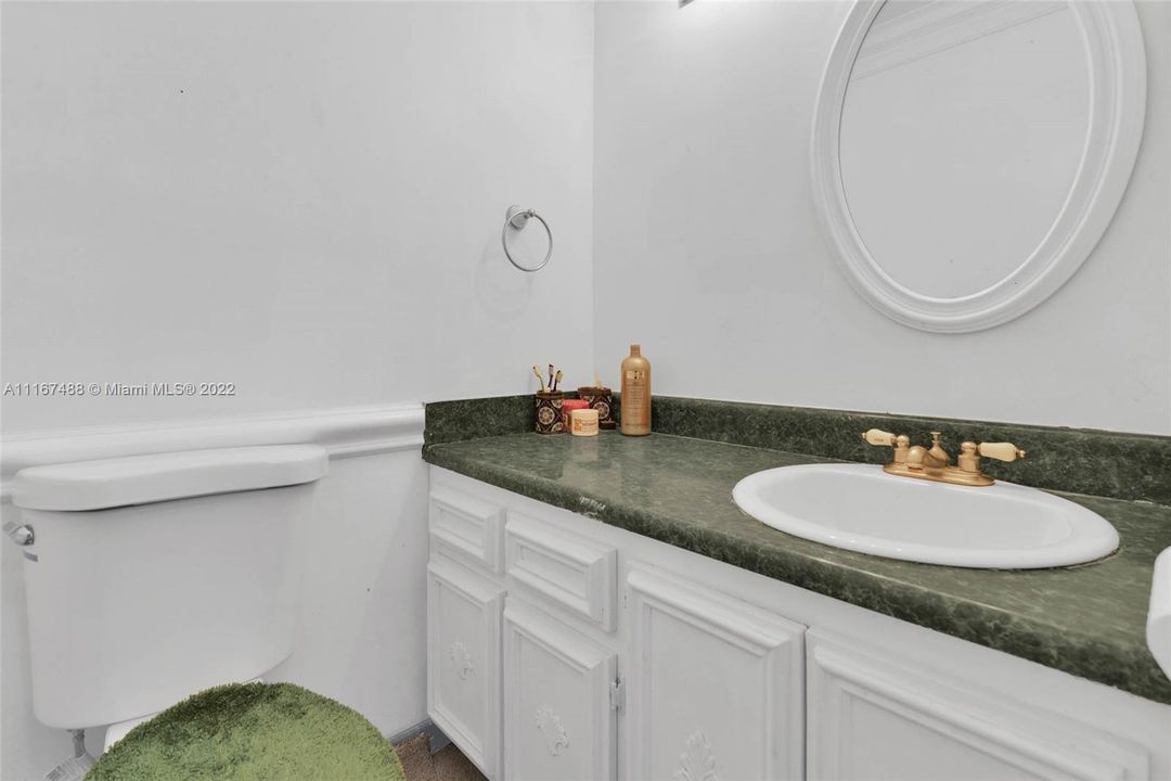 Недавно продано: $299,900 (3 спален, 2 ванн, 1640 Квадратных фут)