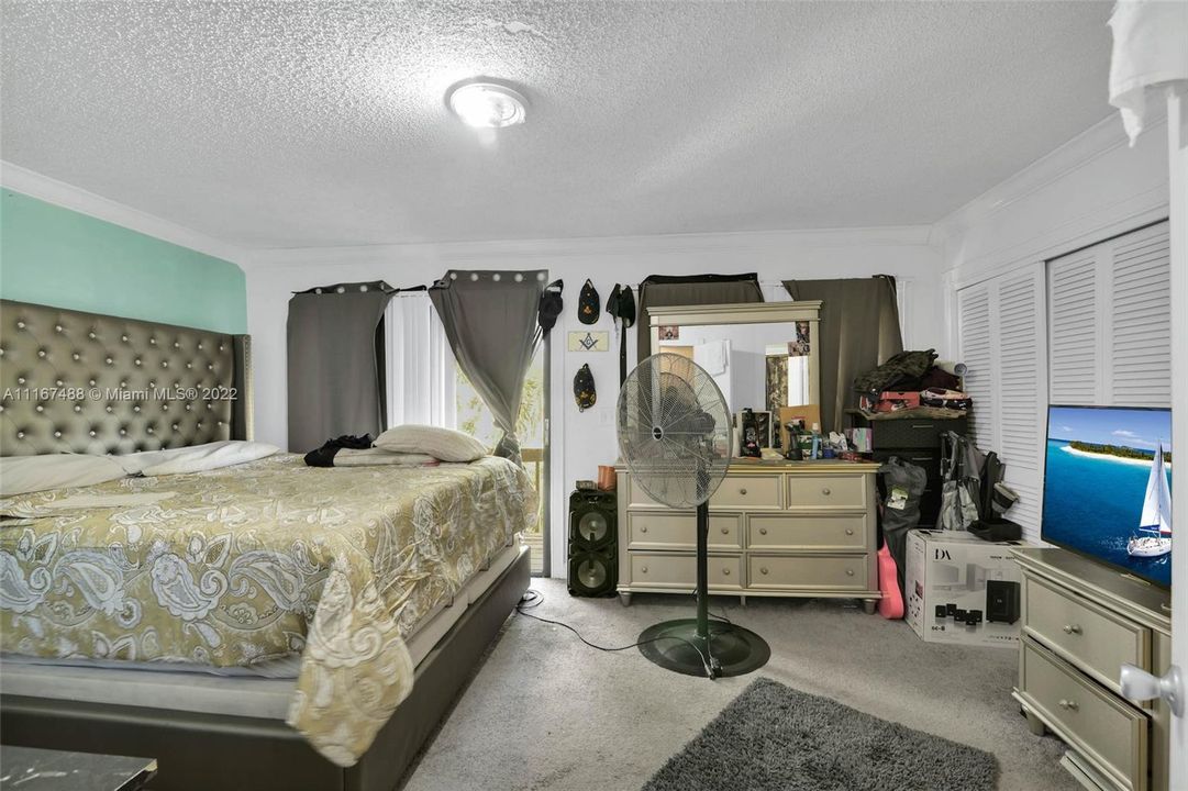 Недавно продано: $299,900 (3 спален, 2 ванн, 1640 Квадратных фут)