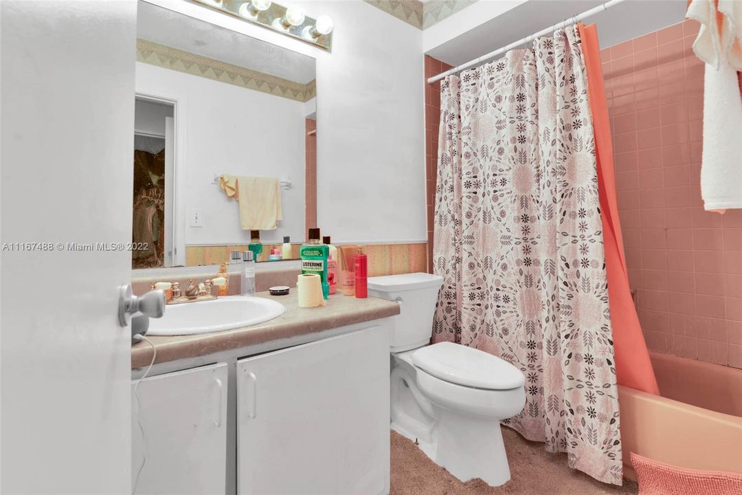 Недавно продано: $299,900 (3 спален, 2 ванн, 1640 Квадратных фут)