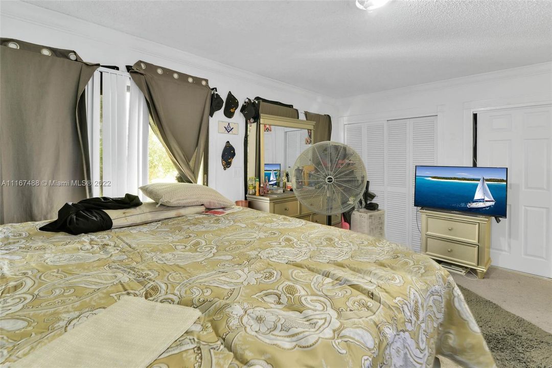 Недавно продано: $299,900 (3 спален, 2 ванн, 1640 Квадратных фут)