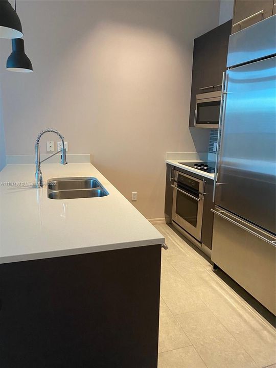 Recently Rented: $3,300 (1 beds, 1 baths, 806 Square Feet)