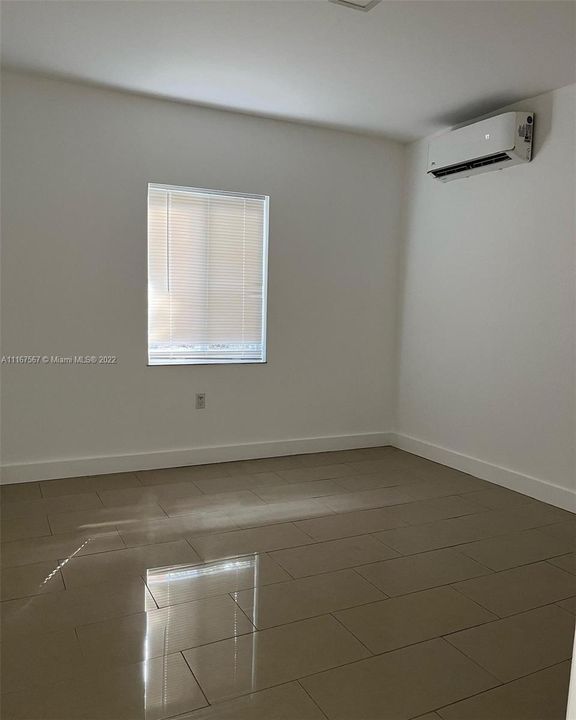 Recently Rented: $1,500 (1 beds, 1 baths, 300 Square Feet)
