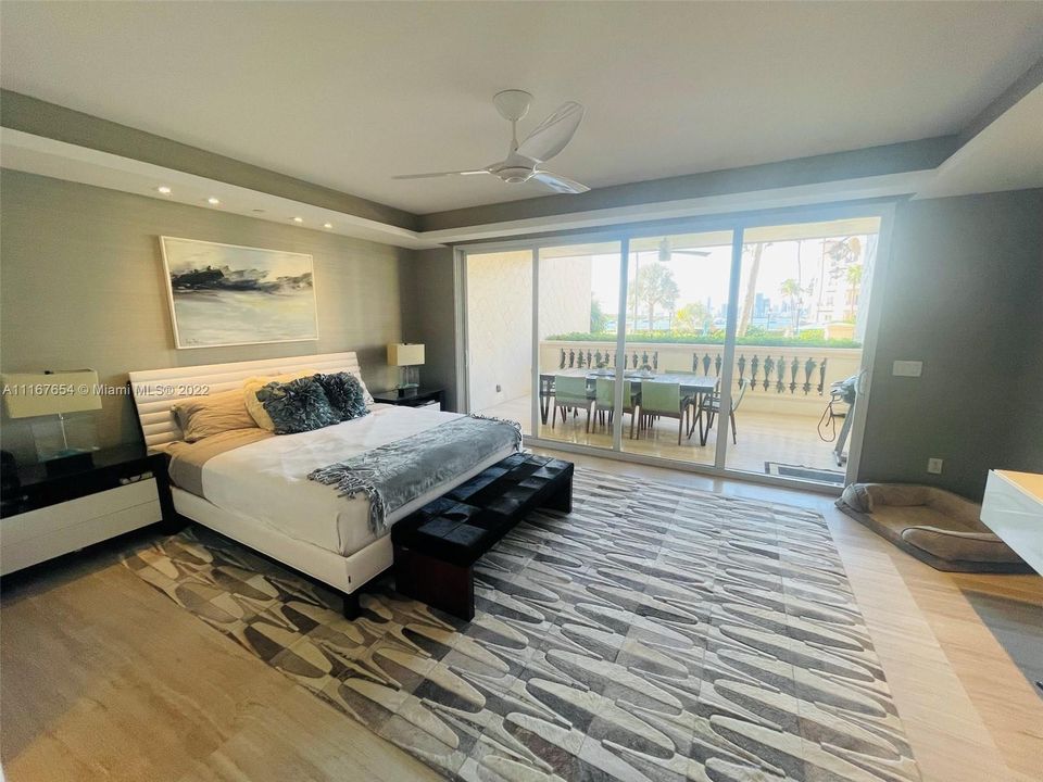 Recently Sold: $3,500,000 (3 beds, 3 baths, 1912 Square Feet)