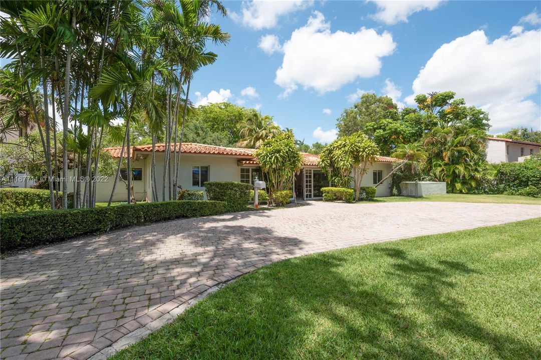 Recently Sold: $1,650,000 (4 beds, 3 baths, 2614 Square Feet)