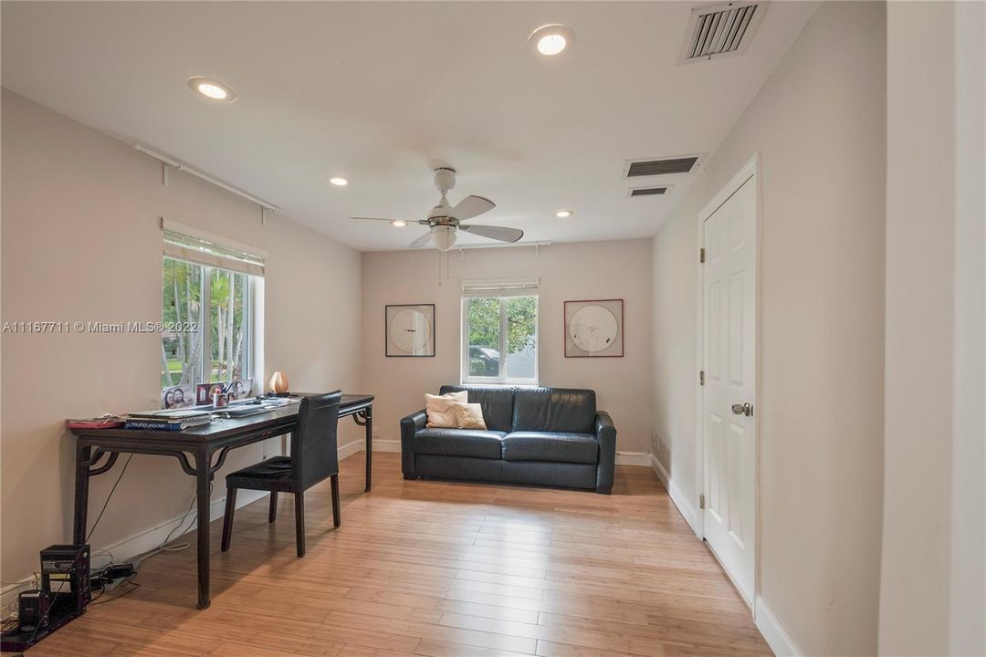 Recently Sold: $1,650,000 (4 beds, 3 baths, 2614 Square Feet)