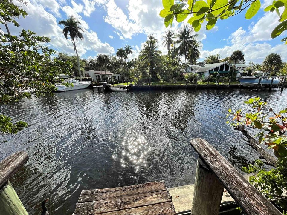 Gorgeous natural lot, with beautiful trees and tropical plants, on 150' on the North Fork of the New River. Deep Water with direct ocean access. No fixed bridges.