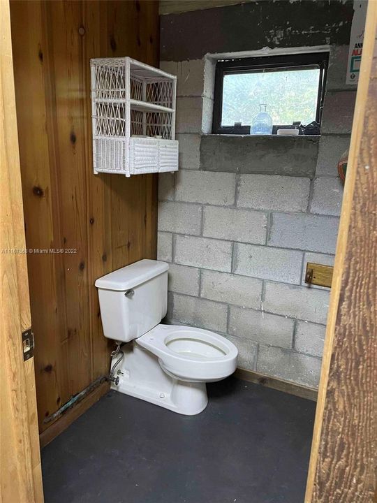 bathroom toilet in garage