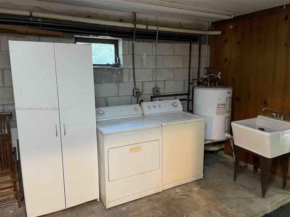 washer, dryer, util. sink, water heater in garage.