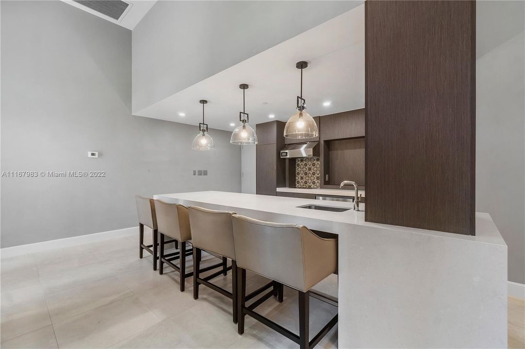 Recently Sold: $1,350,000 (2 beds, 2 baths, 1524 Square Feet)