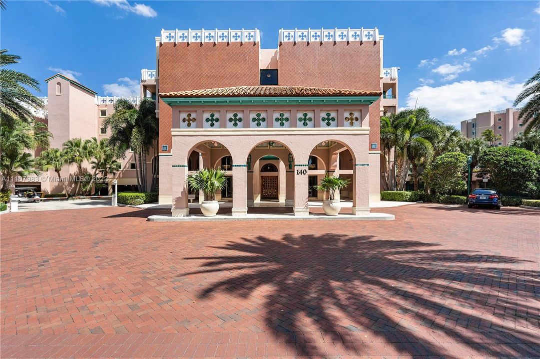 Recently Sold: $1,350,000 (2 beds, 2 baths, 1524 Square Feet)