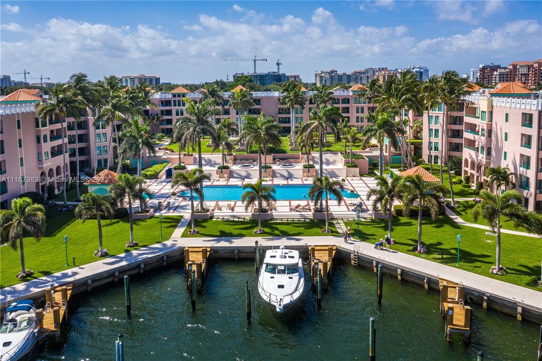 Recently Sold: $1,350,000 (2 beds, 2 baths, 1524 Square Feet)