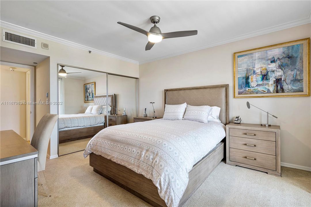 Recently Sold: $1,350,000 (2 beds, 2 baths, 1524 Square Feet)