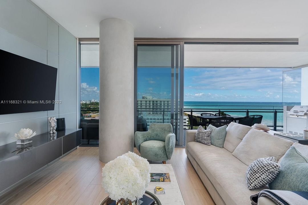 Recently Sold: $2,225,000 (1 beds, 1 baths, 1018 Square Feet)