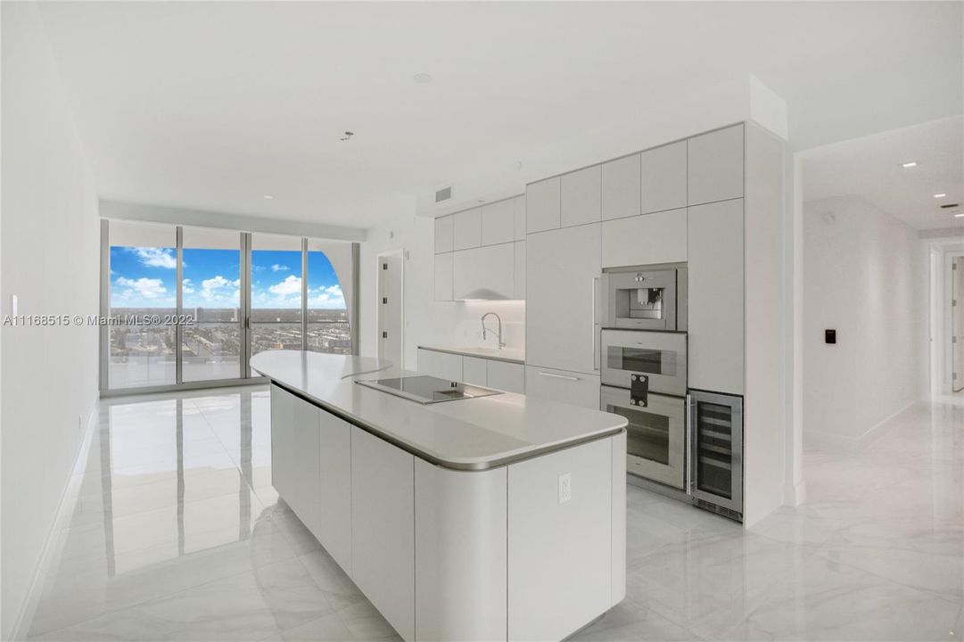 Recently Sold: $3,890,000 (3 beds, 4 baths, 2511 Square Feet)