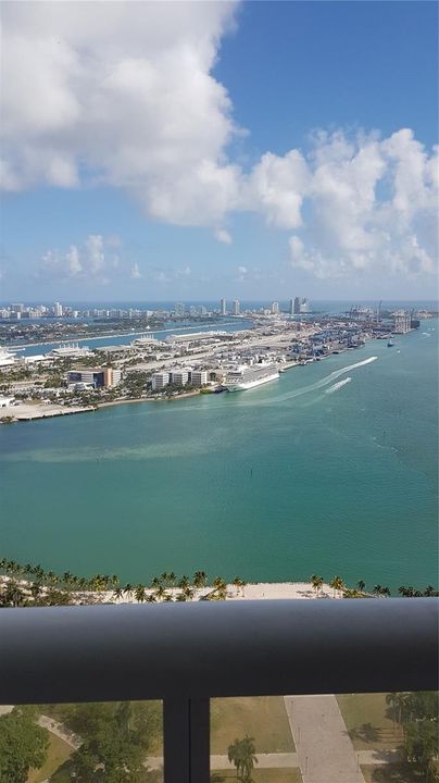 Recently Rented: $5,700 (2 beds, 2 baths, 1357 Square Feet)