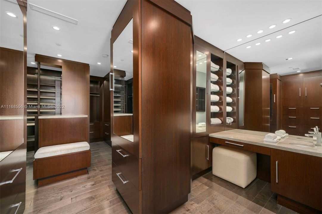 Principal Suite Closet