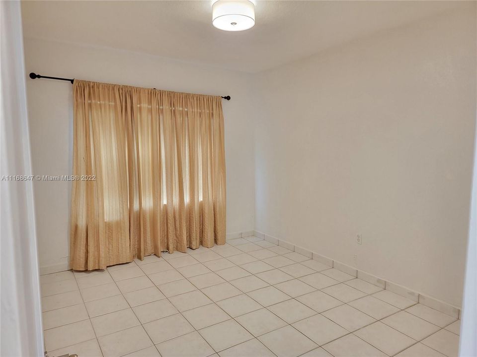 Recently Sold: $139,900 (1 beds, 1 baths, 490 Square Feet)