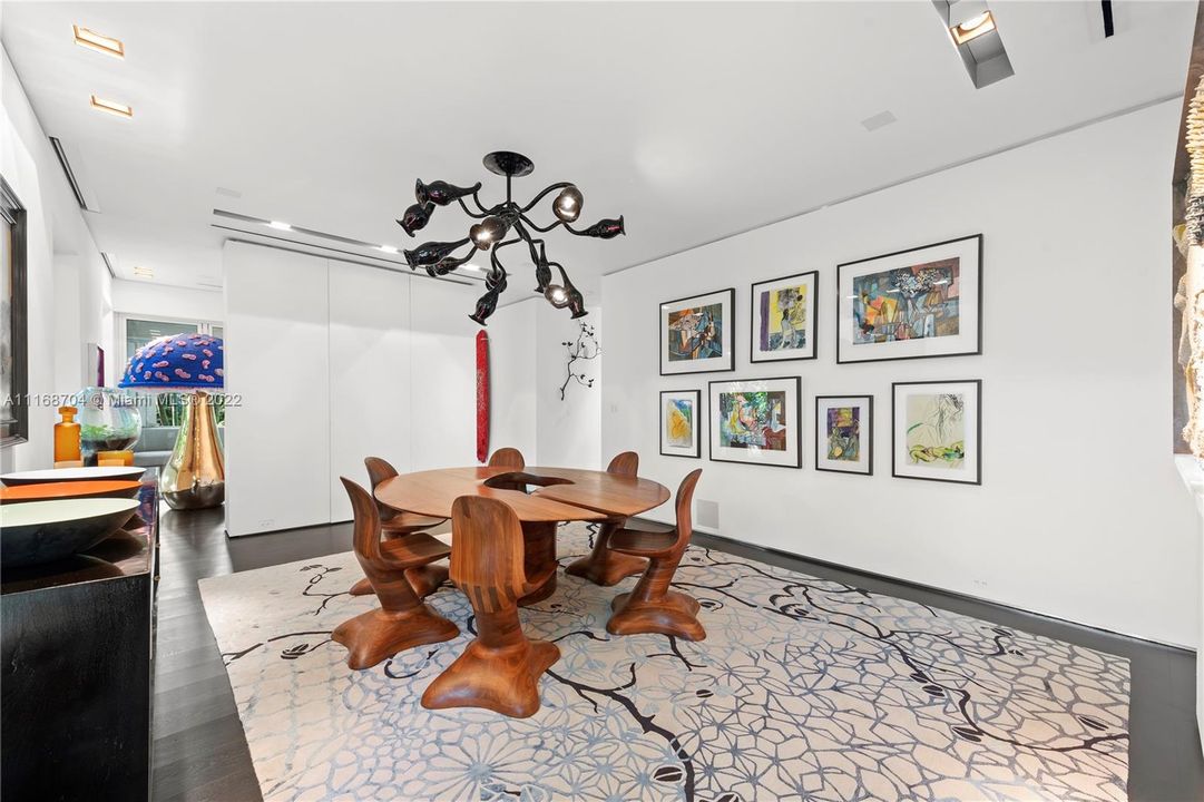 Recently Sold: $10,500,000 (3 beds, 3 baths, 5656 Square Feet)