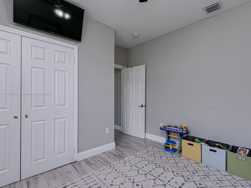 Vendido Recientemente: $995,000 (5 camas, 3 baños, 3024 Pies cuadrados)