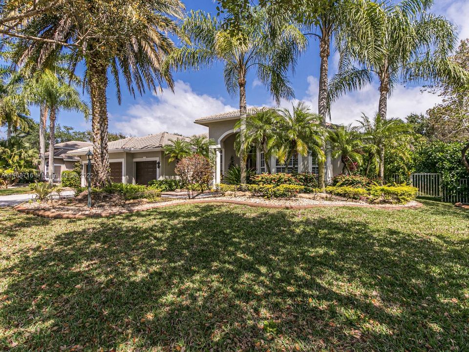 Vendido Recientemente: $995,000 (5 camas, 3 baños, 3024 Pies cuadrados)