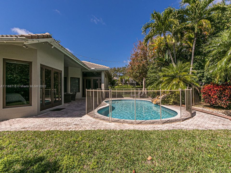 Vendido Recientemente: $995,000 (5 camas, 3 baños, 3024 Pies cuadrados)