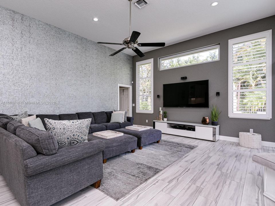 Vendido Recientemente: $995,000 (5 camas, 3 baños, 3024 Pies cuadrados)