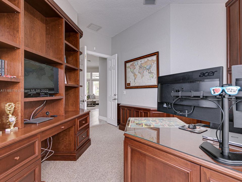 Vendido Recientemente: $995,000 (5 camas, 3 baños, 3024 Pies cuadrados)