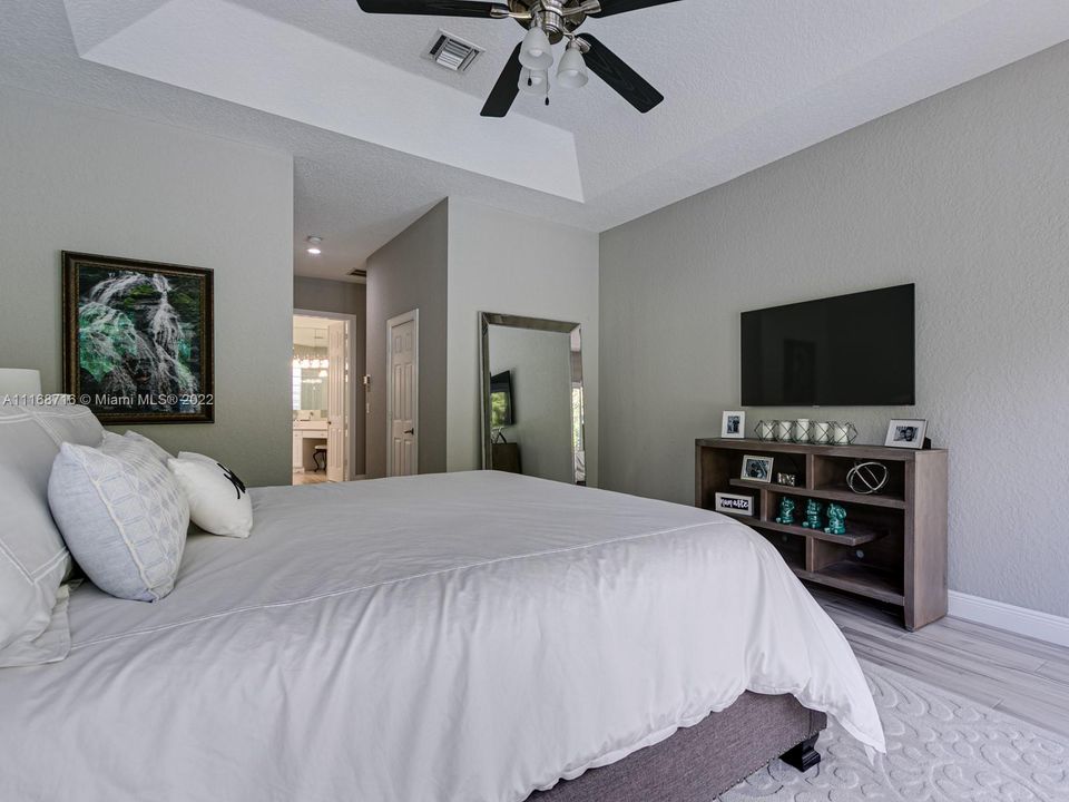 Vendido Recientemente: $995,000 (5 camas, 3 baños, 3024 Pies cuadrados)