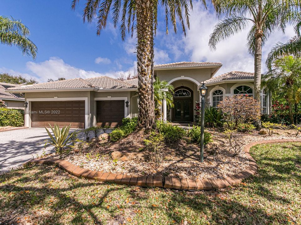 Vendido Recientemente: $995,000 (5 camas, 3 baños, 3024 Pies cuadrados)