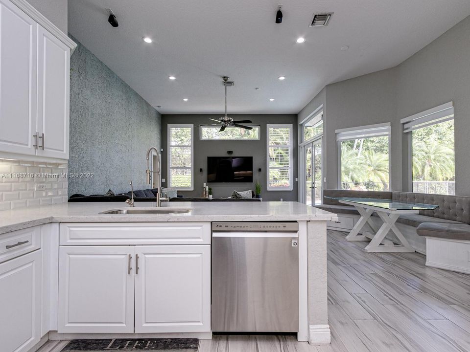 Vendido Recientemente: $995,000 (5 camas, 3 baños, 3024 Pies cuadrados)