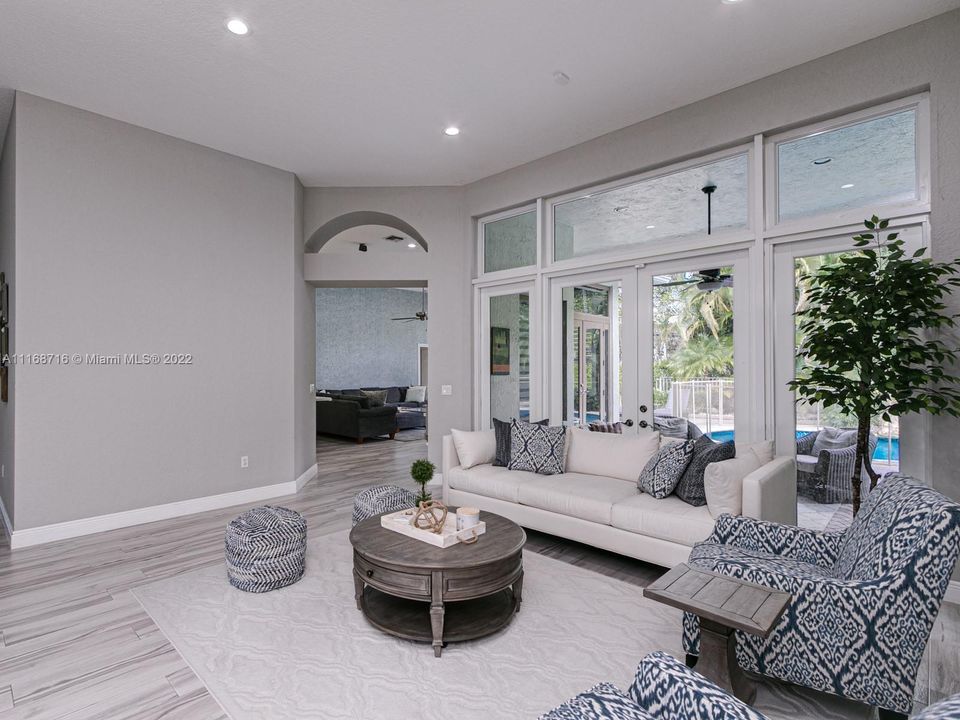 Vendido Recientemente: $995,000 (5 camas, 3 baños, 3024 Pies cuadrados)