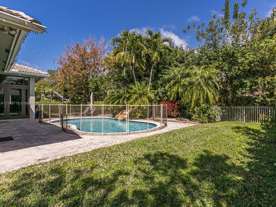 Vendido Recientemente: $995,000 (5 camas, 3 baños, 3024 Pies cuadrados)