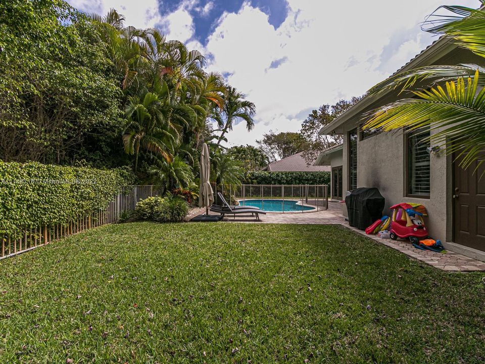 Vendido Recientemente: $995,000 (5 camas, 3 baños, 3024 Pies cuadrados)